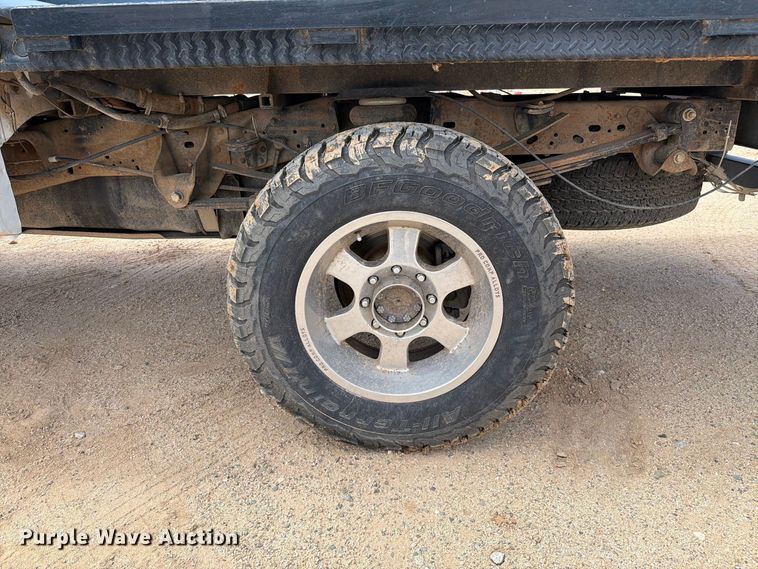 image for item EL2631 2006 Ford F350 Super Duty Crew Cab flatbed pickup truck