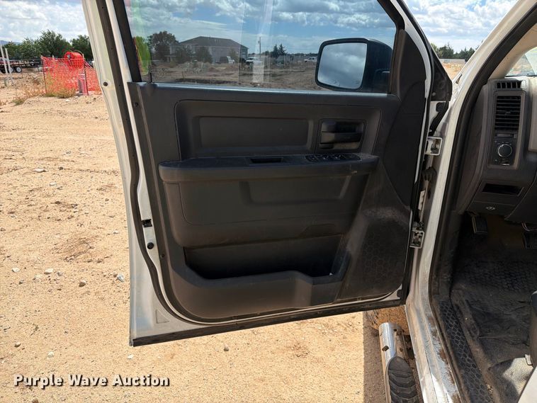 image for item EL2633 2011 Dodge Ram 2500 Crew Cab pickup truck