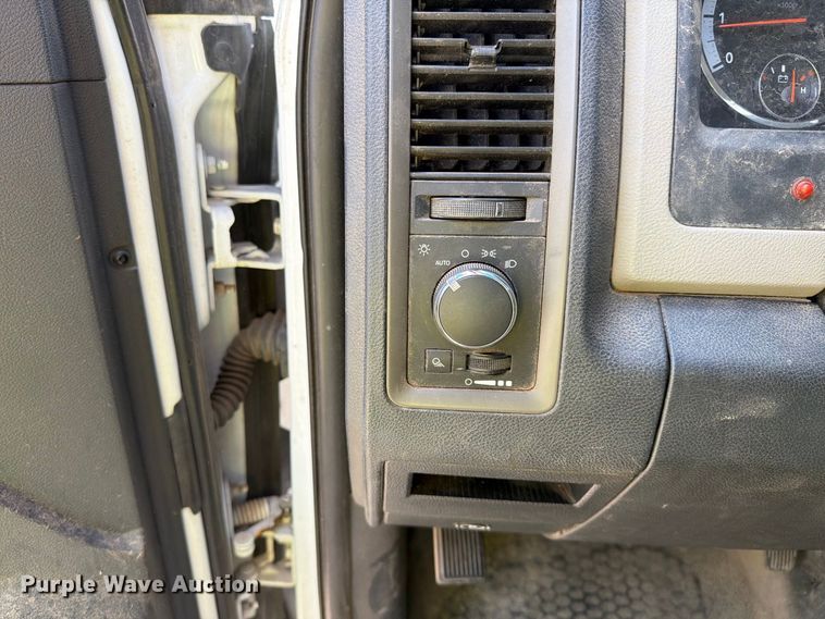 image for item EL2633 2011 Dodge Ram 2500 Crew Cab pickup truck