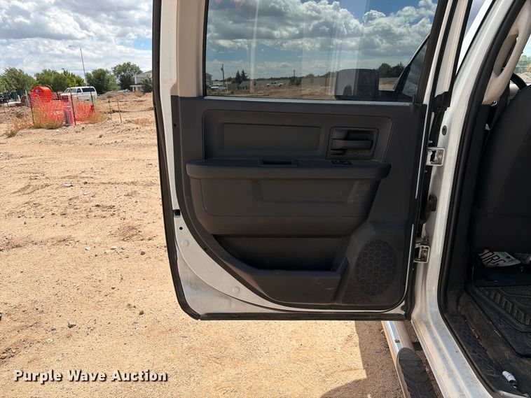 image for item EL2633 2011 Dodge Ram 2500 Crew Cab pickup truck