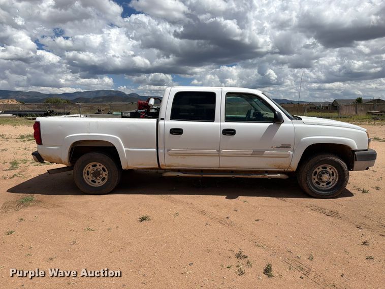 image for item EL2635 2003 Chevrolet Silverado 2500 HD Crew Cab pickup truck