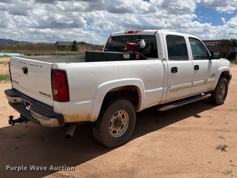 image for item EL2635 2003 Chevrolet Silverado 2500 HD Crew Cab pickup truck