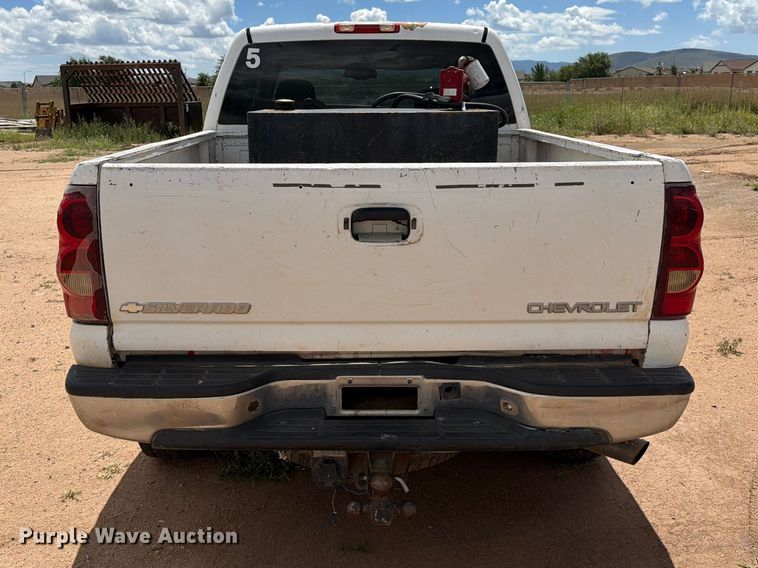 image for item EL2635 2003 Chevrolet Silverado 2500 HD Crew Cab pickup truck