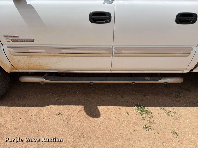image for item EL2635 2003 Chevrolet Silverado 2500 HD Crew Cab pickup truck