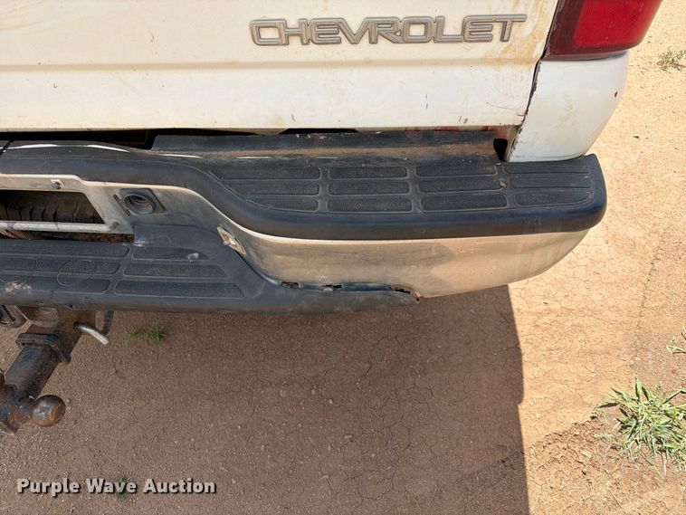 image for item EL2635 2003 Chevrolet Silverado 2500 HD Crew Cab pickup truck