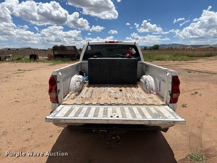 image for item EL2635 2003 Chevrolet Silverado 2500 HD Crew Cab pickup truck