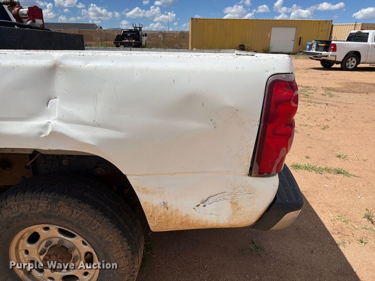 image for item EL2635 2003 Chevrolet Silverado 2500 HD Crew Cab pickup truck