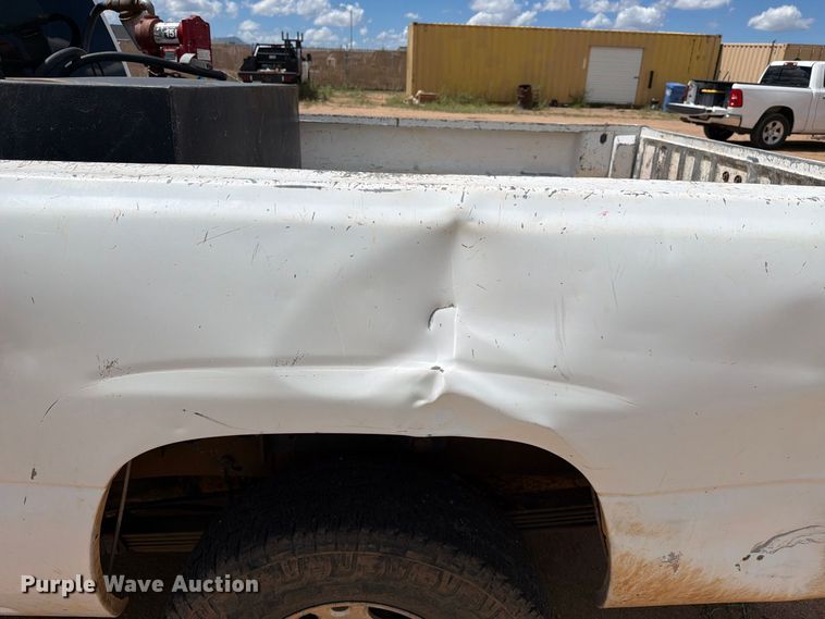 image for item EL2635 2003 Chevrolet Silverado 2500 HD Crew Cab pickup truck