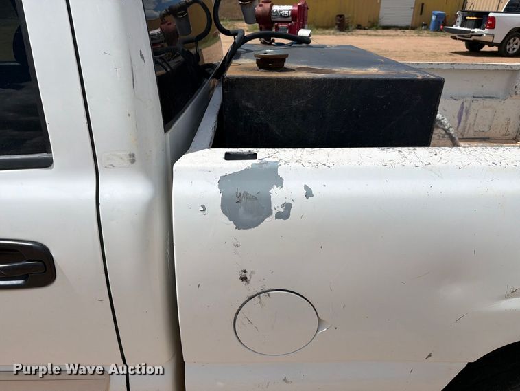 image for item EL2635 2003 Chevrolet Silverado 2500 HD Crew Cab pickup truck