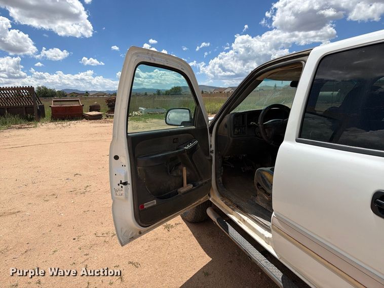 image for item EL2635 2003 Chevrolet Silverado 2500 HD Crew Cab pickup truck