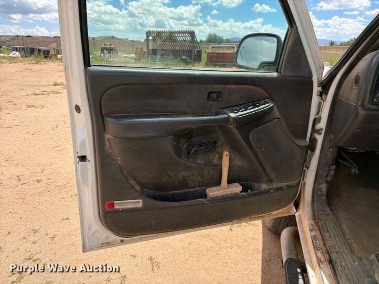 image for item EL2635 2003 Chevrolet Silverado 2500 HD Crew Cab pickup truck
