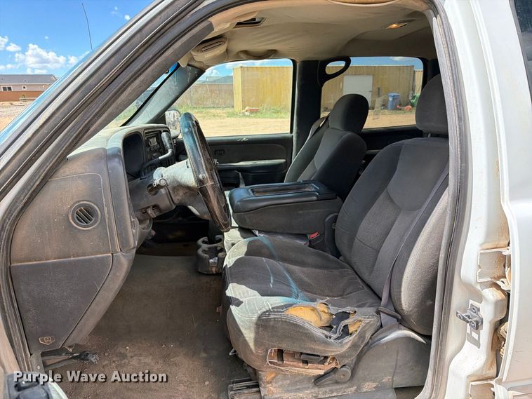 image for item EL2635 2003 Chevrolet Silverado 2500 HD Crew Cab pickup truck