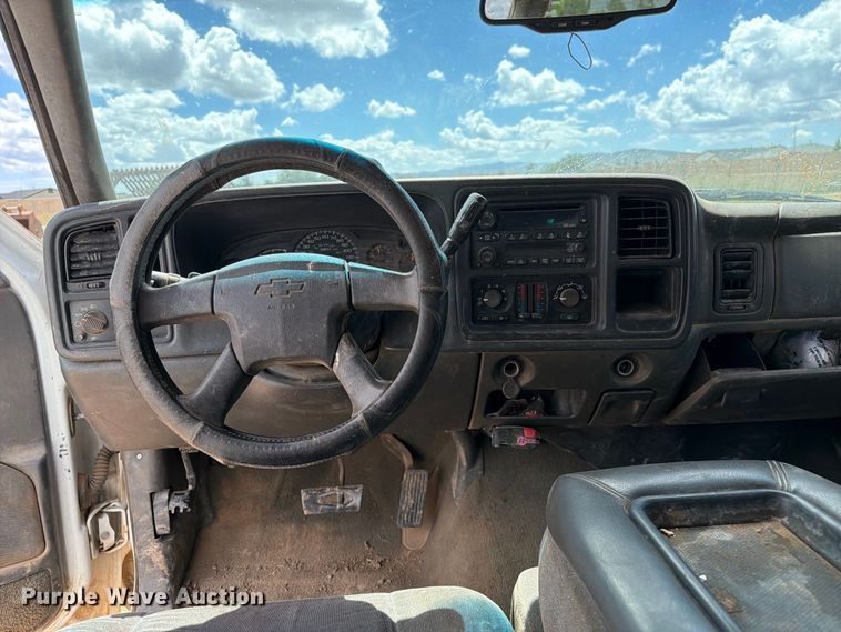 image for item EL2635 2003 Chevrolet Silverado 2500 HD Crew Cab pickup truck