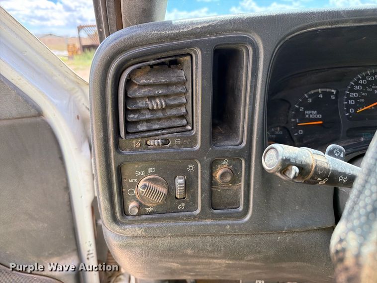 image for item EL2635 2003 Chevrolet Silverado 2500 HD Crew Cab pickup truck