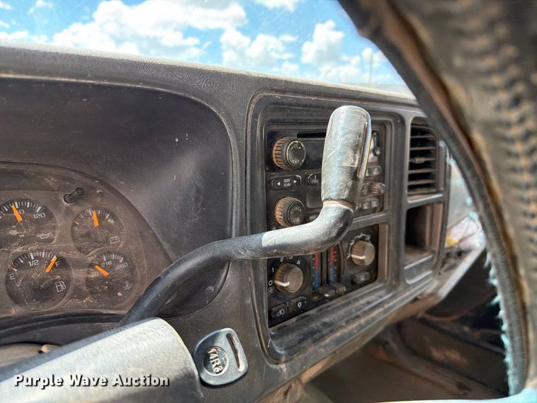 image for item EL2635 2003 Chevrolet Silverado 2500 HD Crew Cab pickup truck