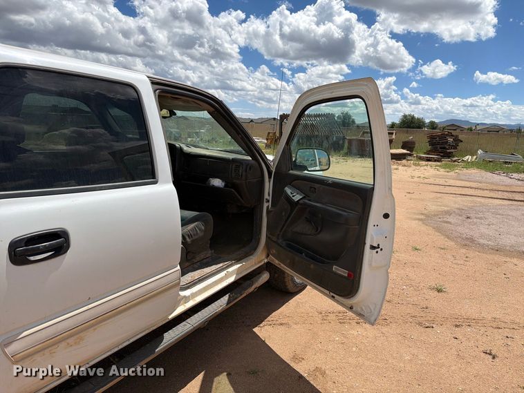 image for item EL2635 2003 Chevrolet Silverado 2500 HD Crew Cab pickup truck