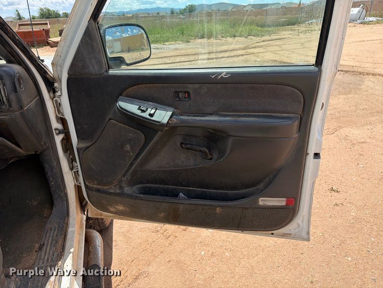 image for item EL2635 2003 Chevrolet Silverado 2500 HD Crew Cab pickup truck