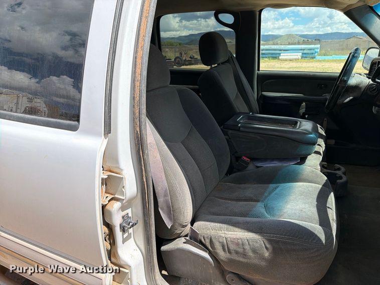 image for item EL2635 2003 Chevrolet Silverado 2500 HD Crew Cab pickup truck
