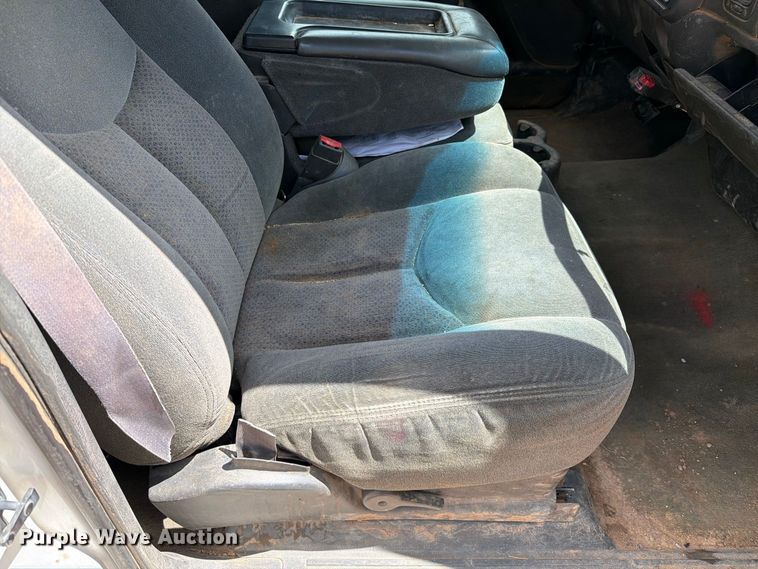 image for item EL2635 2003 Chevrolet Silverado 2500 HD Crew Cab pickup truck