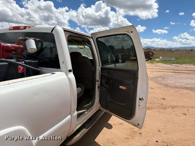 image for item EL2635 2003 Chevrolet Silverado 2500 HD Crew Cab pickup truck