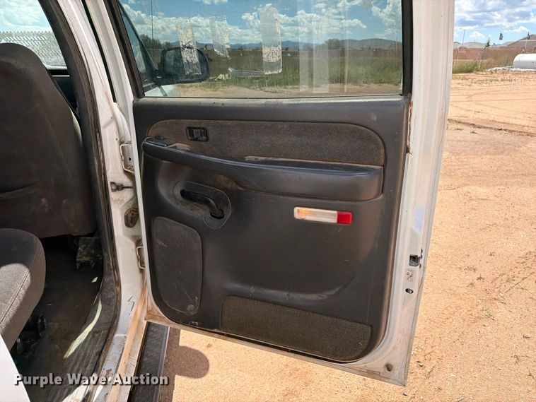 image for item EL2635 2003 Chevrolet Silverado 2500 HD Crew Cab pickup truck