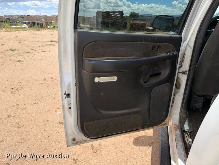 image for item EL2635 2003 Chevrolet Silverado 2500 HD Crew Cab pickup truck