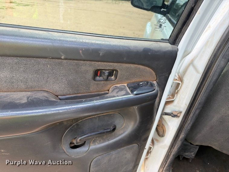 image for item EL2635 2003 Chevrolet Silverado 2500 HD Crew Cab pickup truck