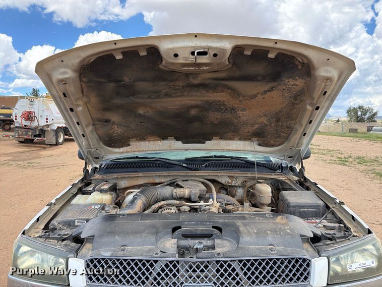 image for item EL2635 2003 Chevrolet Silverado 2500 HD Crew Cab pickup truck