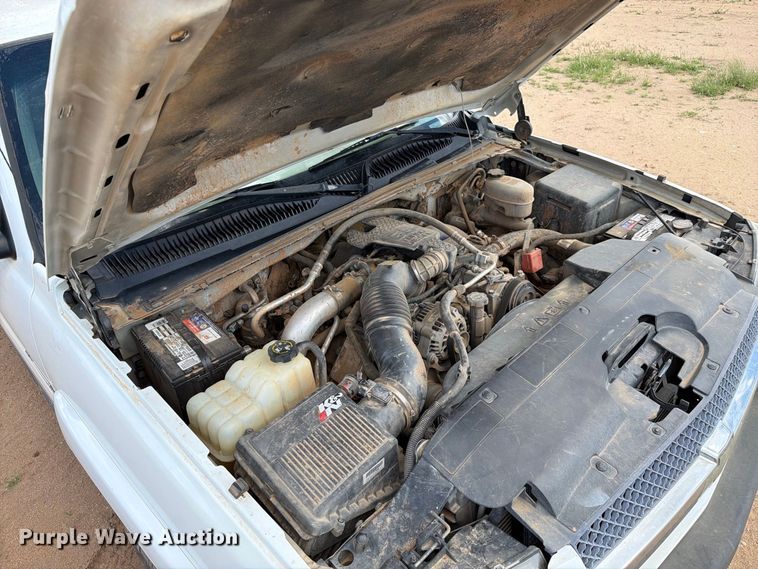 image for item EL2635 2003 Chevrolet Silverado 2500 HD Crew Cab pickup truck