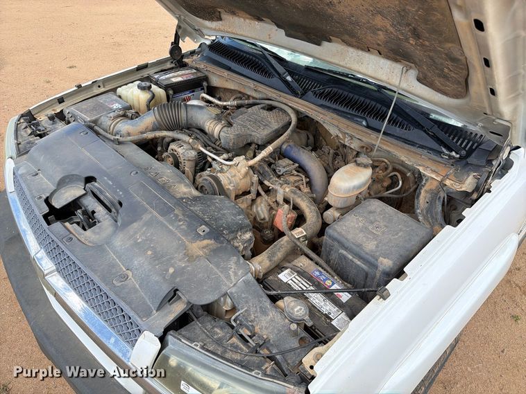 image for item EL2635 2003 Chevrolet Silverado 2500 HD Crew Cab pickup truck
