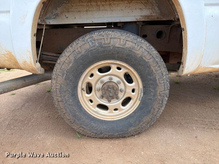 image for item EL2635 2003 Chevrolet Silverado 2500 HD Crew Cab pickup truck