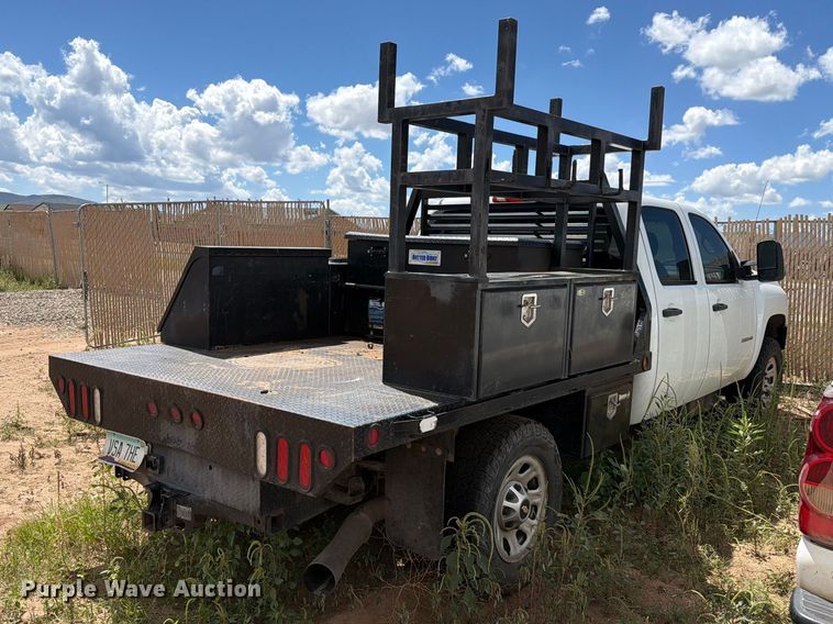 image for item EL2636 2012 Chevrolet Silverado 3500 HD Crew Cab flatbed pickup truck