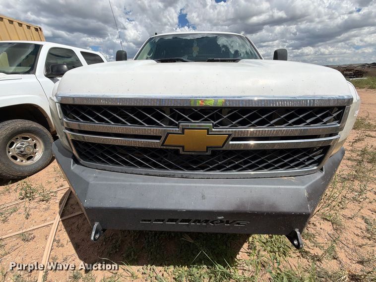 image for item EL2636 2012 Chevrolet Silverado 3500 HD Crew Cab flatbed pickup truck