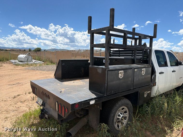 image for item EL2636 2012 Chevrolet Silverado 3500 HD Crew Cab flatbed pickup truck