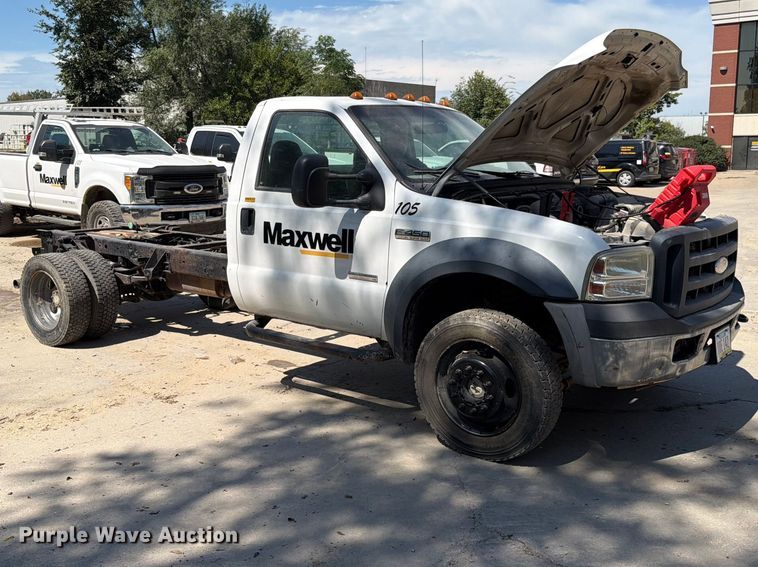 image for item EO8738 2006 Ford F450 Super Duty truck cab and chassis