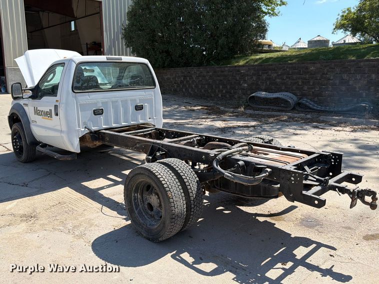 image for item EO8738 2006 Ford F450 Super Duty truck cab and chassis