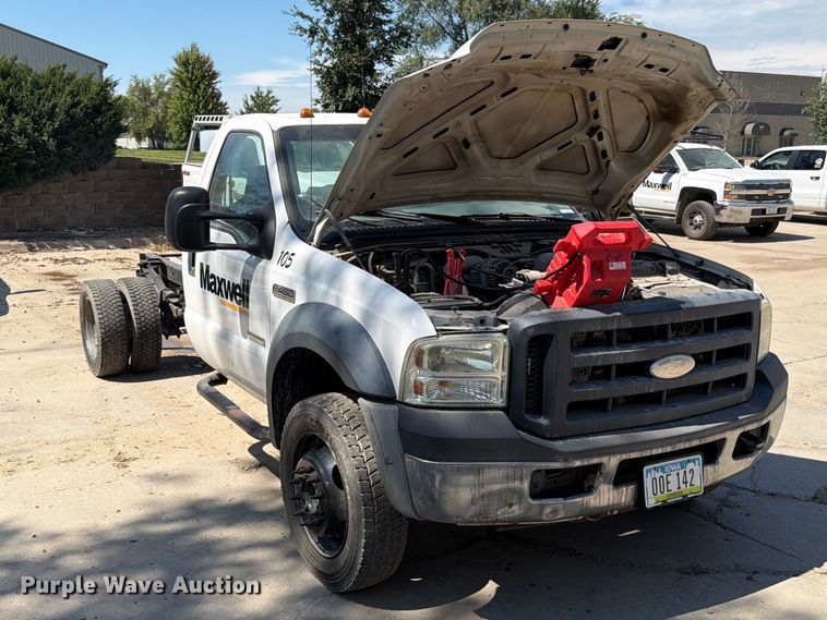 image for item EO8738 2006 Ford F450 Super Duty truck cab and chassis