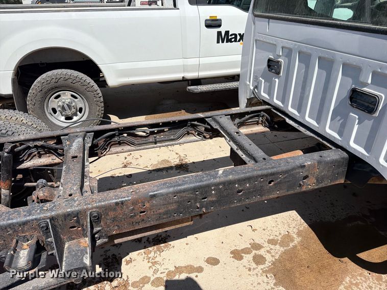 image for item EO8738 2006 Ford F450 Super Duty truck cab and chassis