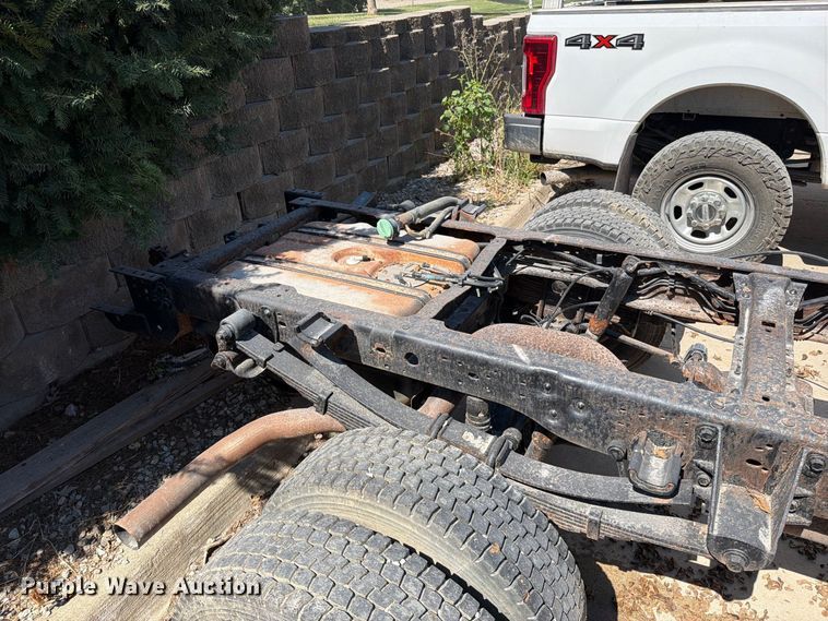 image for item EO8738 2006 Ford F450 Super Duty truck cab and chassis