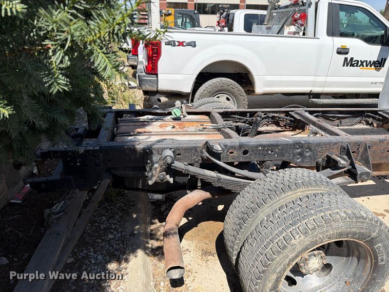 image for item EO8738 2006 Ford F450 Super Duty truck cab and chassis