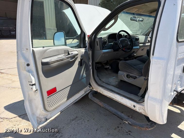 image for item EO8738 2006 Ford F450 Super Duty truck cab and chassis