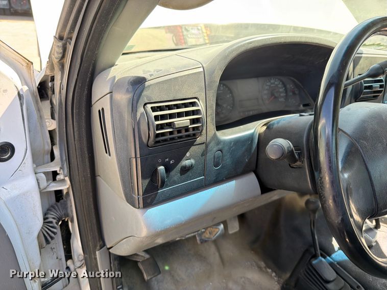 image for item EO8738 2006 Ford F450 Super Duty truck cab and chassis