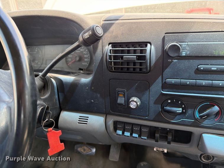 image for item EO8738 2006 Ford F450 Super Duty truck cab and chassis