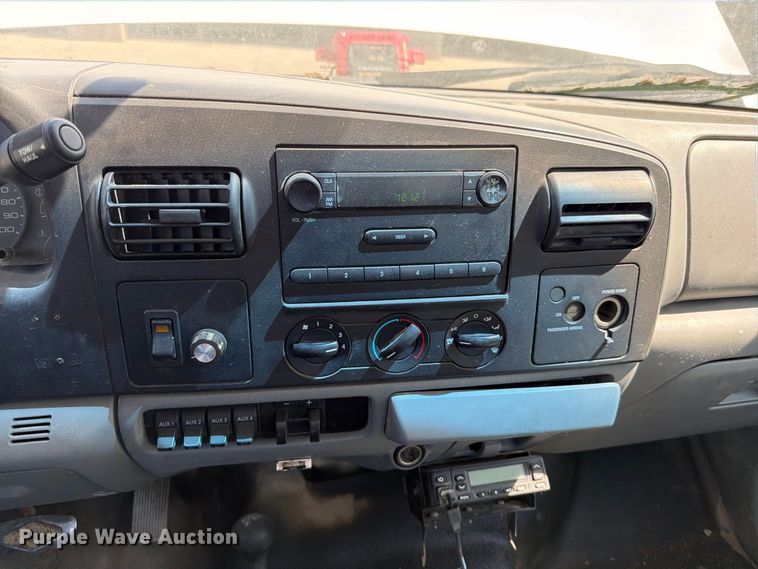 image for item EO8738 2006 Ford F450 Super Duty truck cab and chassis