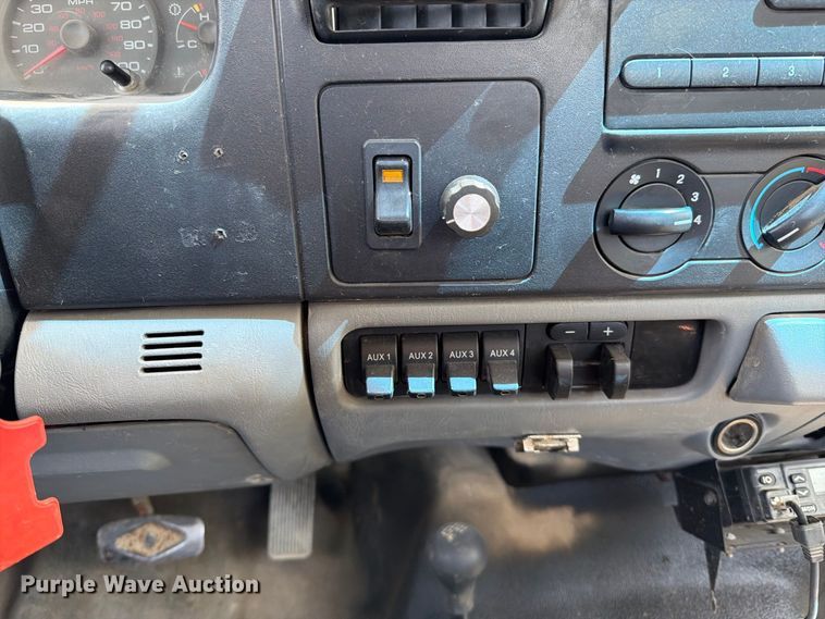 image for item EO8738 2006 Ford F450 Super Duty truck cab and chassis