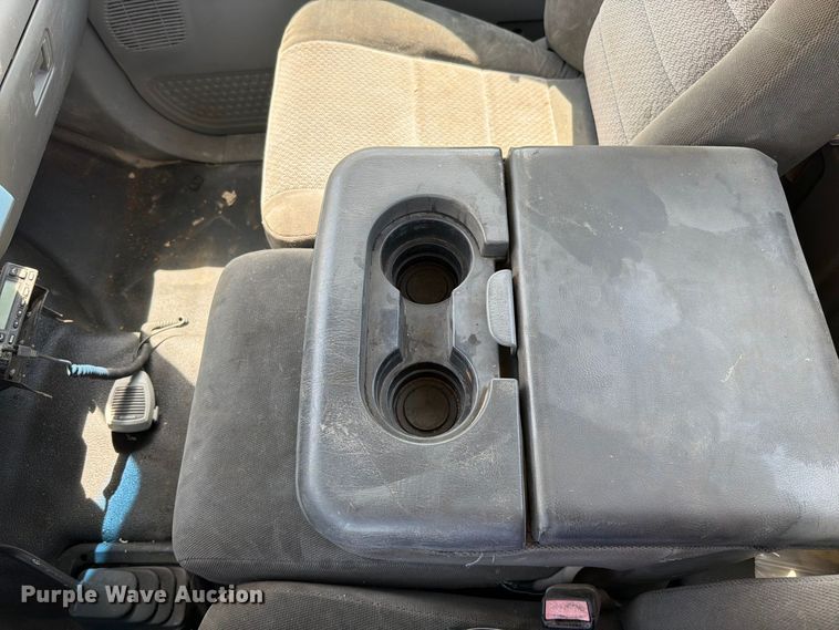 image for item EO8738 2006 Ford F450 Super Duty truck cab and chassis