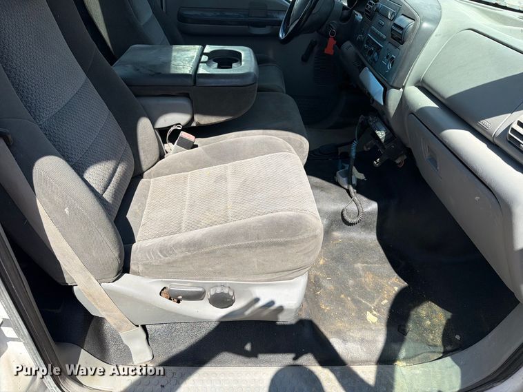 image for item EO8738 2006 Ford F450 Super Duty truck cab and chassis
