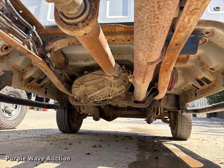 image for item EO8738 2006 Ford F450 Super Duty truck cab and chassis
