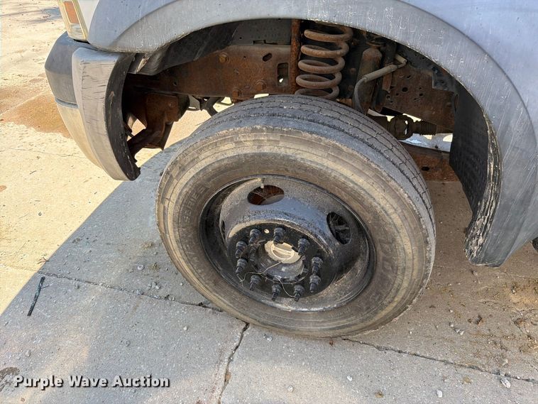image for item EO8738 2006 Ford F450 Super Duty truck cab and chassis