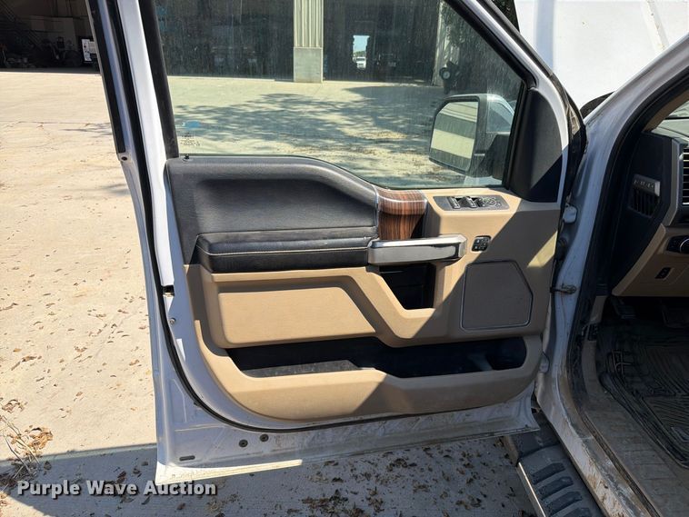 image for item EO8739 2016 Ford F150 Crew Cab pickup truck